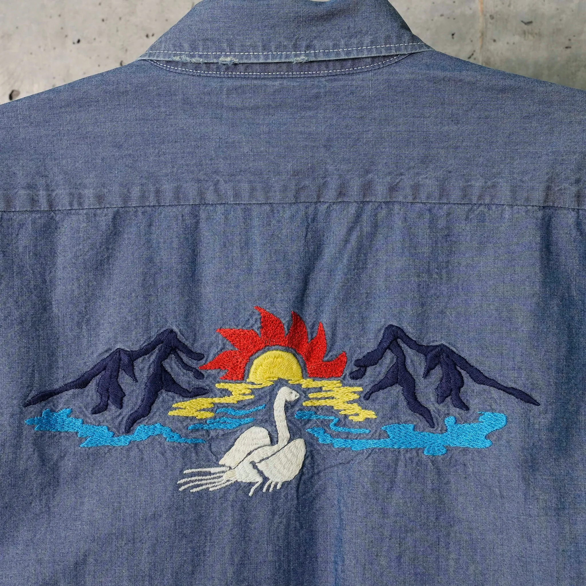 EMBROIDERY CHAMBRAY SHIRTS / BLUE