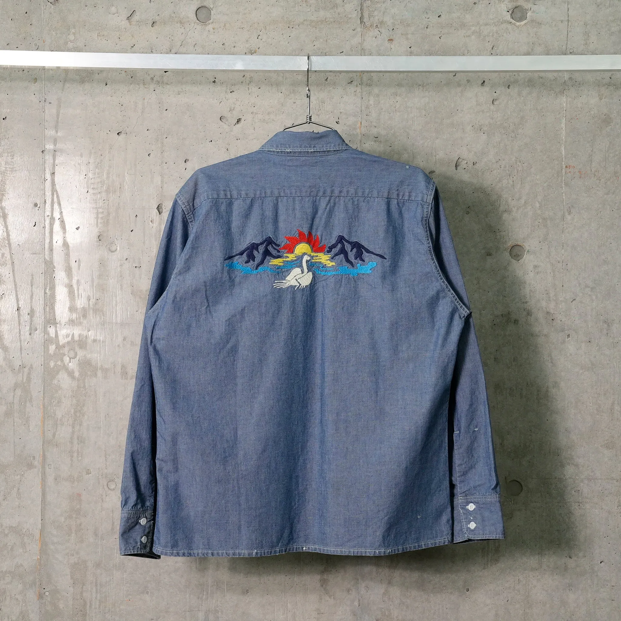 EMBROIDERY CHAMBRAY SHIRTS / BLUE