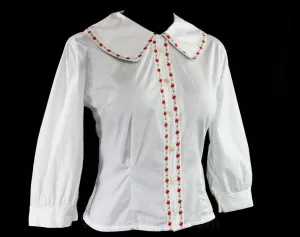 Size 14 1950s White Cotton Shirt with Scarlet Flowers - Large 50s Tailored Blouse - Red Brocade Ribbon - 3/4 Sleeves - Quaint Summer Top